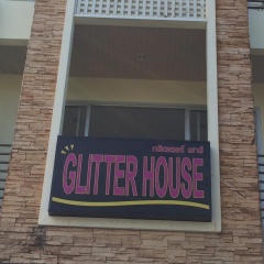 Glitter House - Bild 1