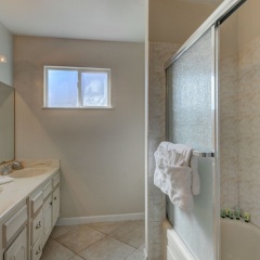 Luxurious 4BR House with Large Pool Near Strip - Bild 8