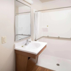WoodSpring Suites Columbus NE I-270 Airport thumbnail 13