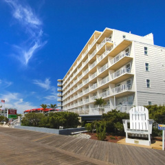 Commander Hotel & Suites