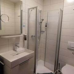 Hotel Weinhaus Zum Schwarzen Bv Ren - Bild 7