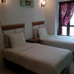 Yellow Tique Hotel thumbnail 2