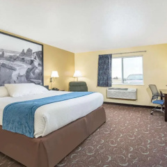 Four Seasons Inn thumbnail 1