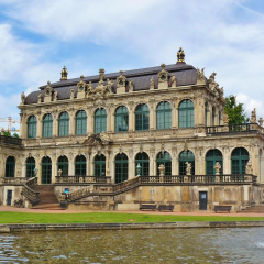 Großes Apartment im Zentrum von Dresden, 2 Schlafzimmer, 2 Bäder, Balkon - Bild 1