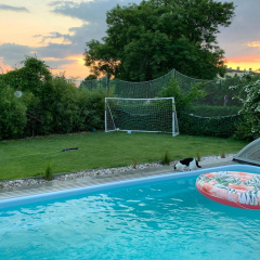 Pool & Lake Holiday Home - Bild 15