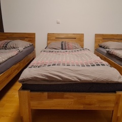 Features of Good And Night - Bild 1