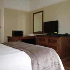 Yale Hotel thumbnail 18