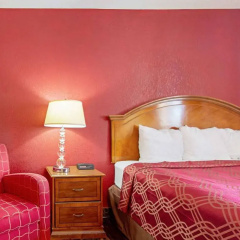 Econo Lodge thumbnail 21