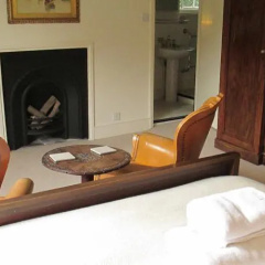 Old Manor House thumbnail 4