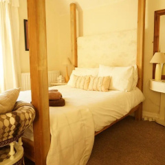 The Poplars Boutique thumbnail 4