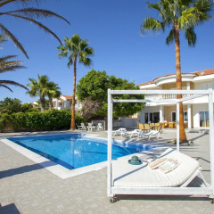Sunset Beachfront Villa Meneou thumbnail 15