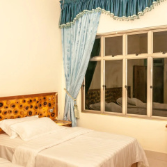 Sunshine Lodge thumbnail 24