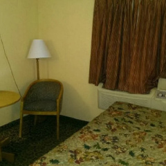 Econo Lodge thumbnail 7