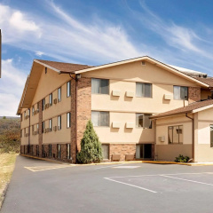 FairBridge Inn & Suites Spearfish thumbnail 1