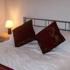 Gower Accommodation thumbnail 2