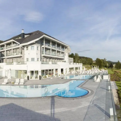 Familotel AIGO welcome family thumbnail 10