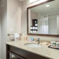 Hampton Inn & Suites by Hilton, Airdrie, AB, Canada thumbnail 8