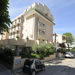 Hotel Clara thumbnail 1