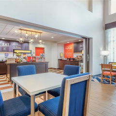 Hampton Inn & Suites Parkersburg Downtown thumbnail 48