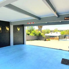 Young Goldrush Motel thumbnail 1