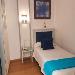 Hotel y Apartamentos Doña Lola - Bild 17