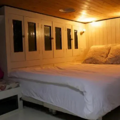 The Burret Houseboat thumbnail 4