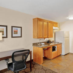 La Quinta Inn & Suites by Wyndham Las Vegas Red Rock - Bild 20