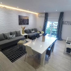 Sagrada Familia Apartment thumbnail 3