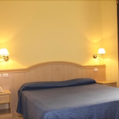 Yacht Marina Hotel thumbnail 4