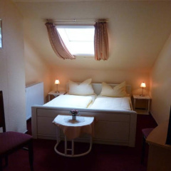 Hotel-Café-Restaurant Parkhaus - Bild 1