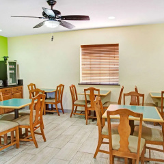 Ocean Breeze Inn thumbnail 18