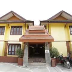 Yellow Tique Hotel thumbnail 23