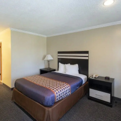 Surf Motel and Gardens thumbnail 6