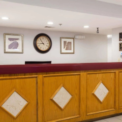 Super 8 by Wyndham Orlando Near Florida Mall