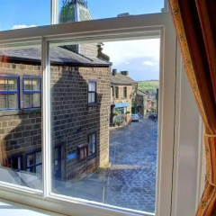 The Old White Lion Hotel thumbnail 7