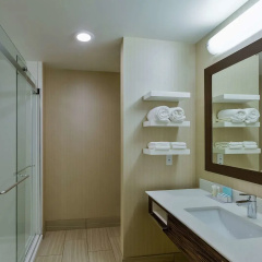 Hampton Inn & Suites Bend thumbnail 10