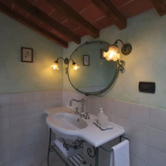 Quaint Farmhouse in Montepulciano with Pool thumbnail 4