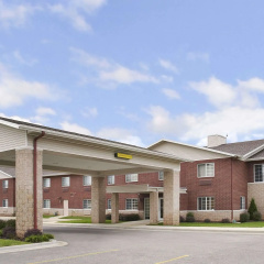 Super 8 by Wyndham Ava thumbnail 1