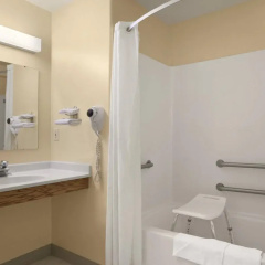 Four Seasons Inn thumbnail 14