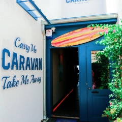 Surfer Caravan Gastro Pub and Suites - Bild 1