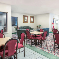 Super 8 by Wyndham Pevely thumbnail 12