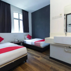 OYO 127 The Reeds Hotel thumbnail 5