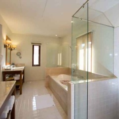 Le Menara Khao Lak beachfront Villa & Resort - Bild 8