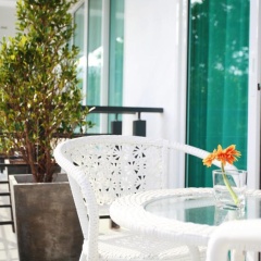 One World One Home Naiharn Hotel - Bild 8
