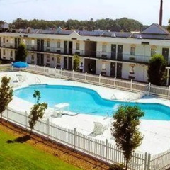Hampton Bay Plaza & Suite thumbnail 9