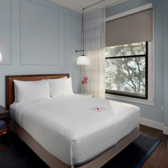 Axiom Hotel thumbnail 2