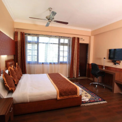 Yarlam Portico Resort thumbnail 2
