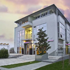 listing card gallery