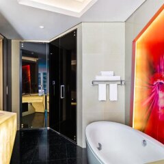 V Hotel Dubai, Curio Collection by Hilton in Dubai, United Arab Emirates from 202$, photos, reviews - zenhotels.com bathroom photo 3