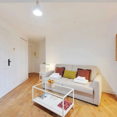 Bright, Modern Studio for 2P - La Defense - Bild 4